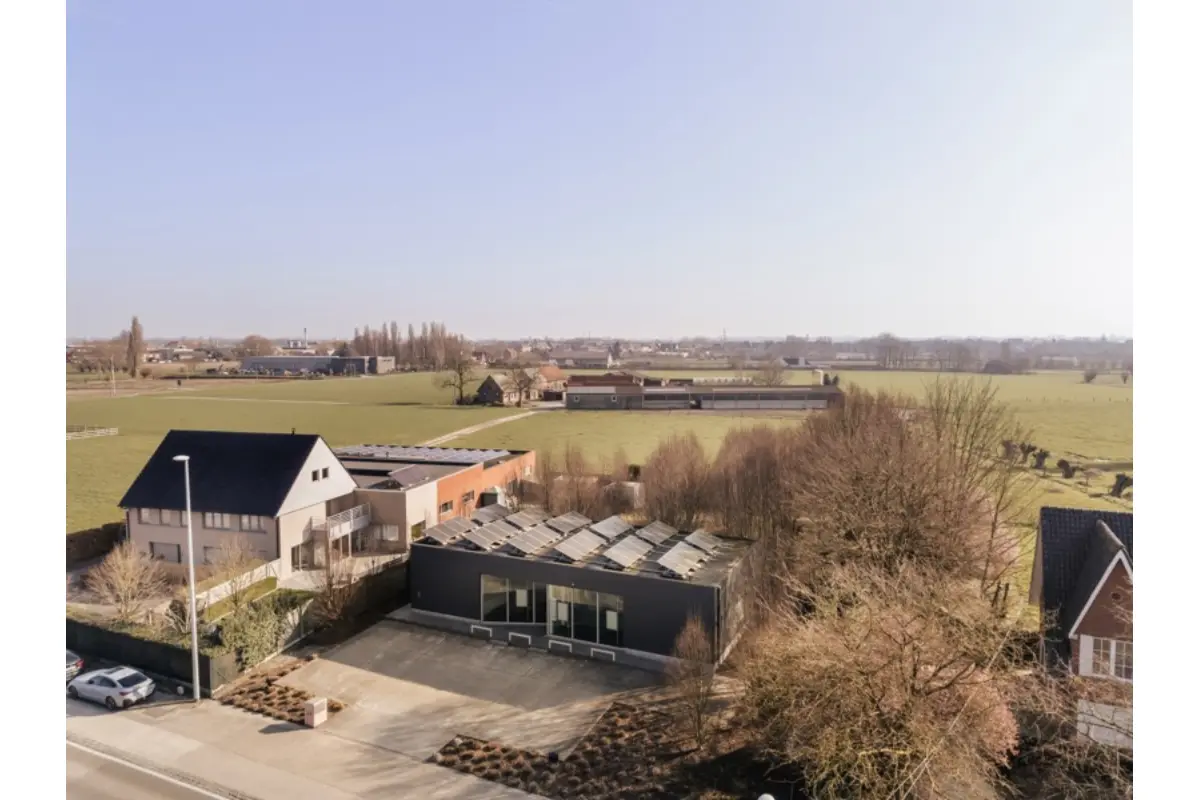 Handelszaak te  koop in Ledegem 8880 690000.00€  slaapkamers 200.00m² - Zoekertje 802033
