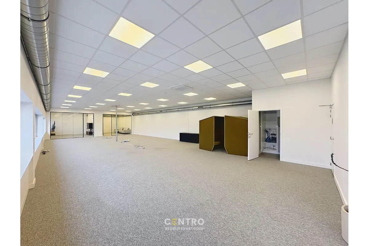 Handelszaak te  huur in Brugge 8000 1585.00€  slaapkamers 268.00m² - Zoekertje 802516