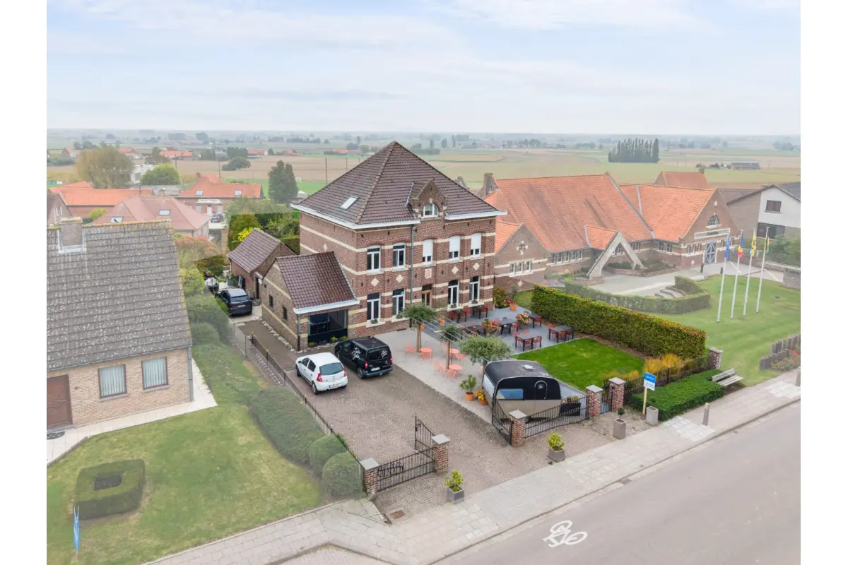 Herenhuis te  koop in Nieuwkerke 8950 749000.00€ 2 slaapkamers 319.00m² - Zoekertje 802717
