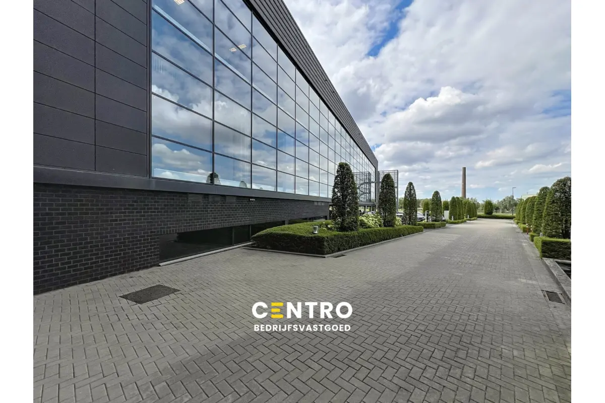 Handelszaak te  huur in Kortrijk 8500 0.00€  slaapkamers 283.00m² - Zoekertje 802942