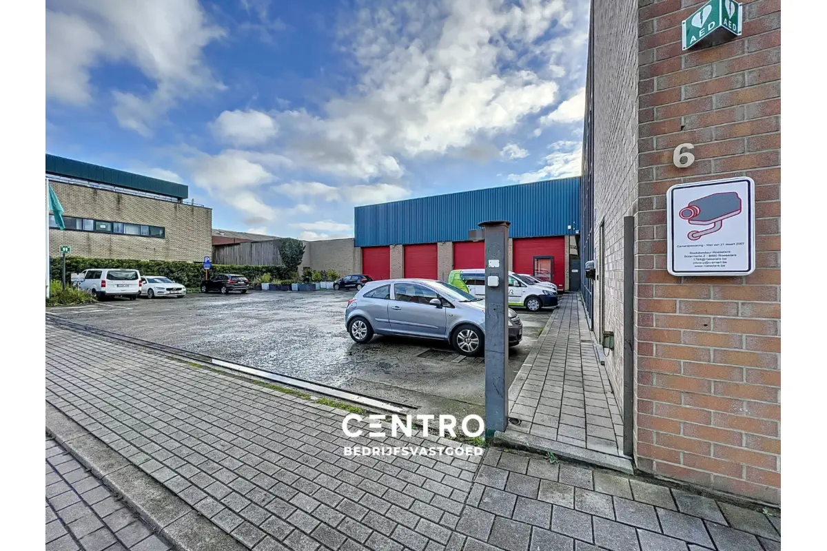 Handelszaak te  huur in Roeselare 8800 0.00€  slaapkamers 2717.00m² - Zoekertje 803205