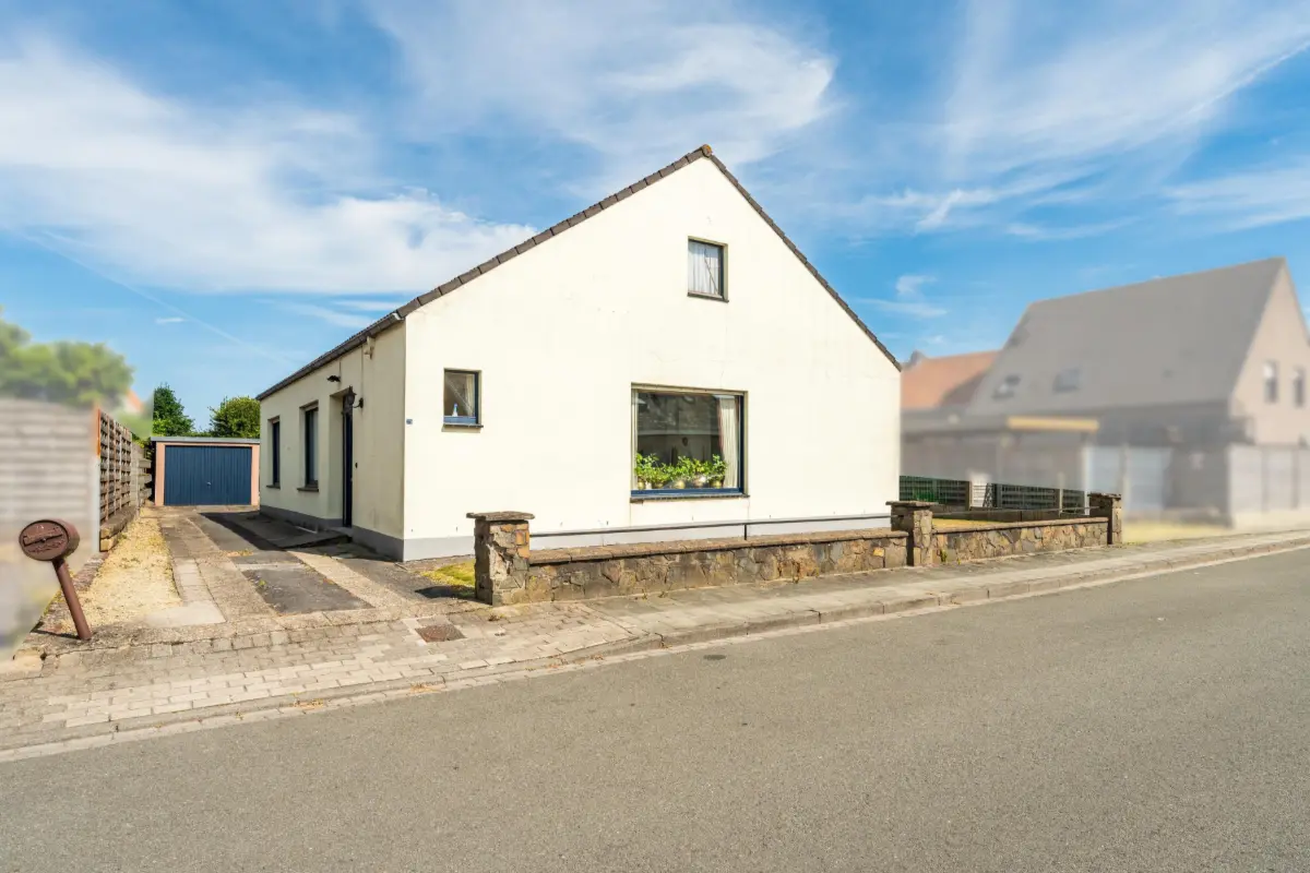 Huis te  koop in Oostkamp 8020 295000.00€ 3 slaapkamers m² - Zoekertje 803029