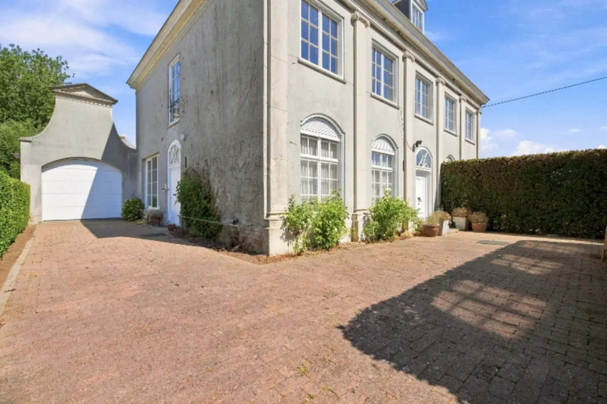 Huis te  koop in Vleteren 8640 498000.00€ 6 slaapkamers m² - Zoekertje 803447