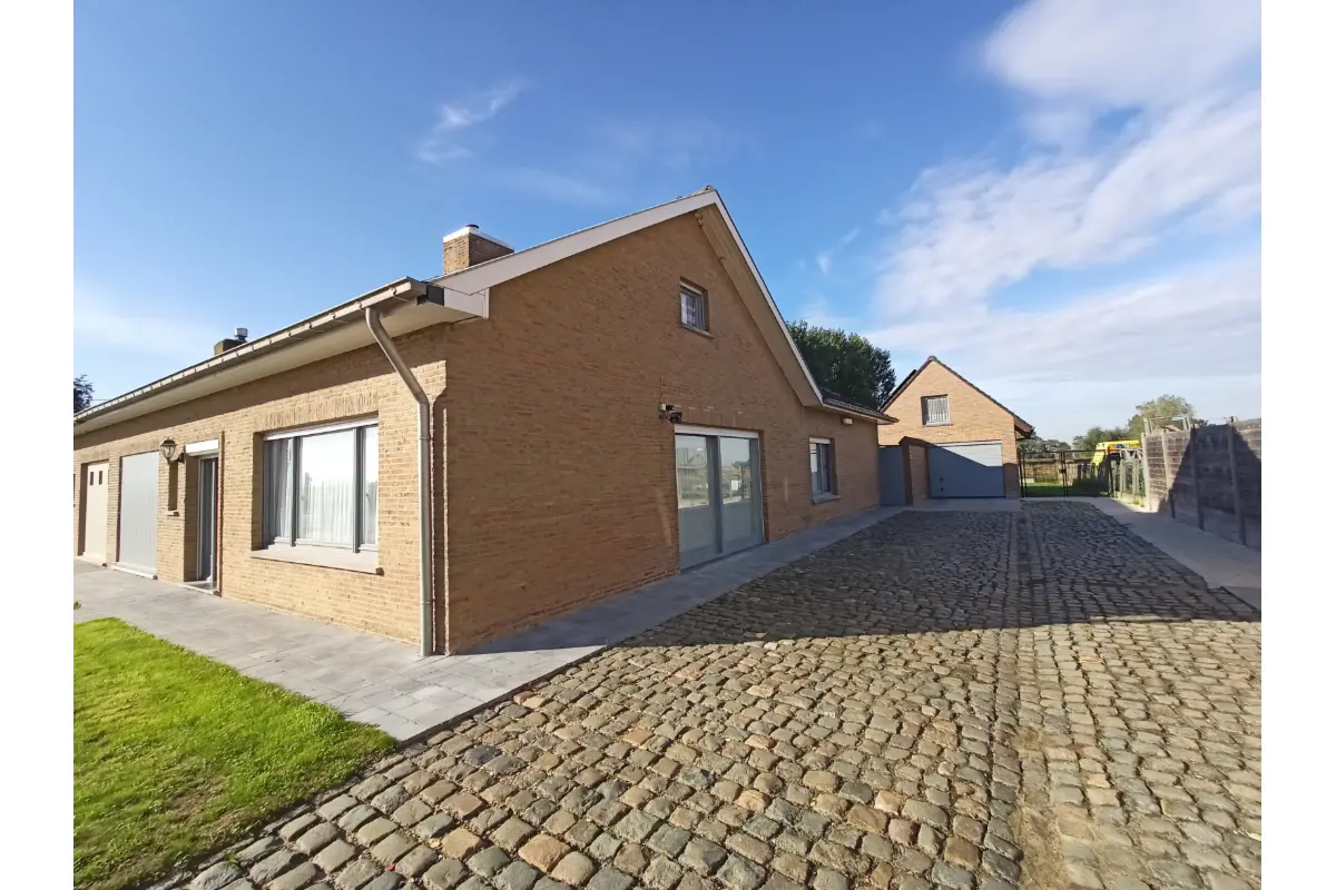 Huis te  koop in Izenberge 8691 350000.00€ 5 slaapkamers 224.00m² - Zoekertje 803313