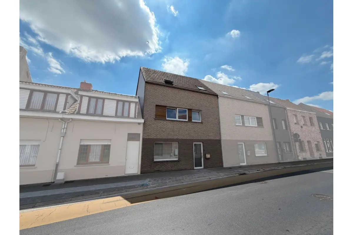 Huis te  koop in Harelbeke 8530 274000.00€ 3 slaapkamers 142.00m² - Zoekertje 804290