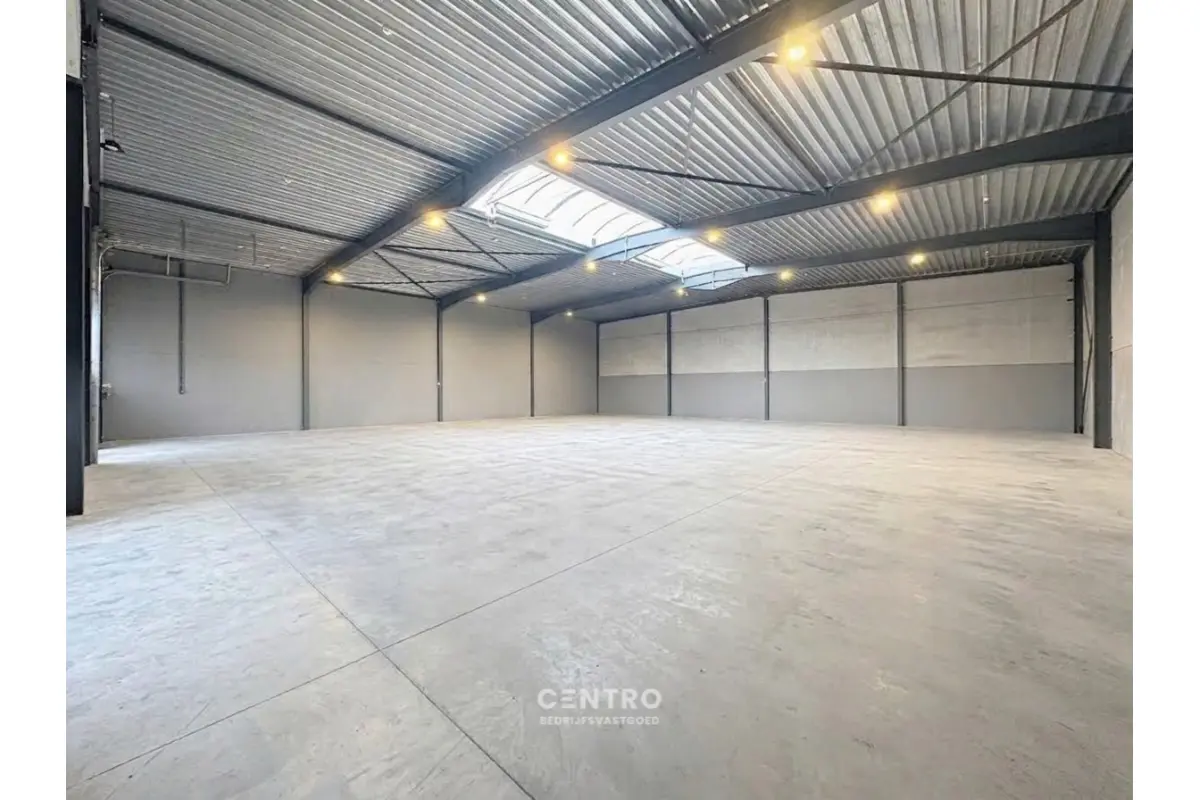 Handelszaak te  huur in Oostkamp 8020 0.00€  slaapkamers 576.00m² - Zoekertje 806370