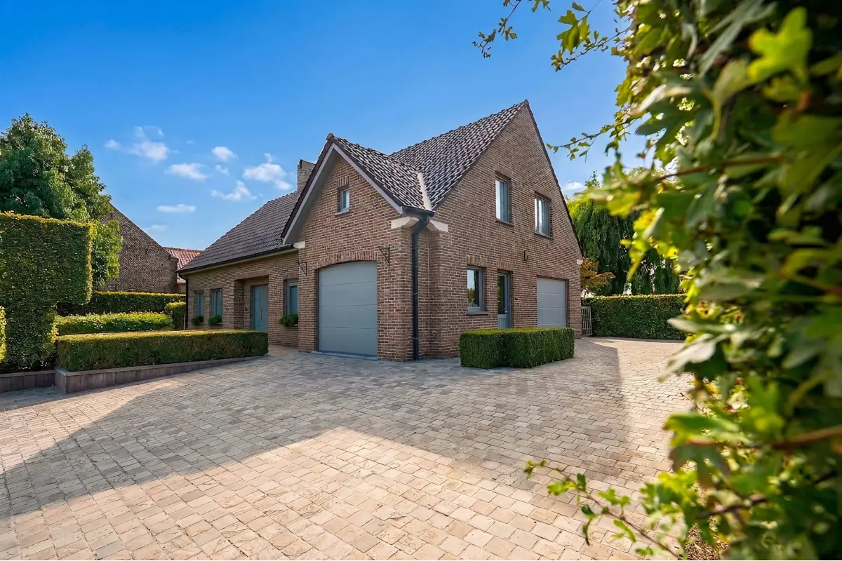 Villa te  koop in Roeselare 8800 569000.00€ 5 slaapkamers 306.00m² - Zoekertje 806606