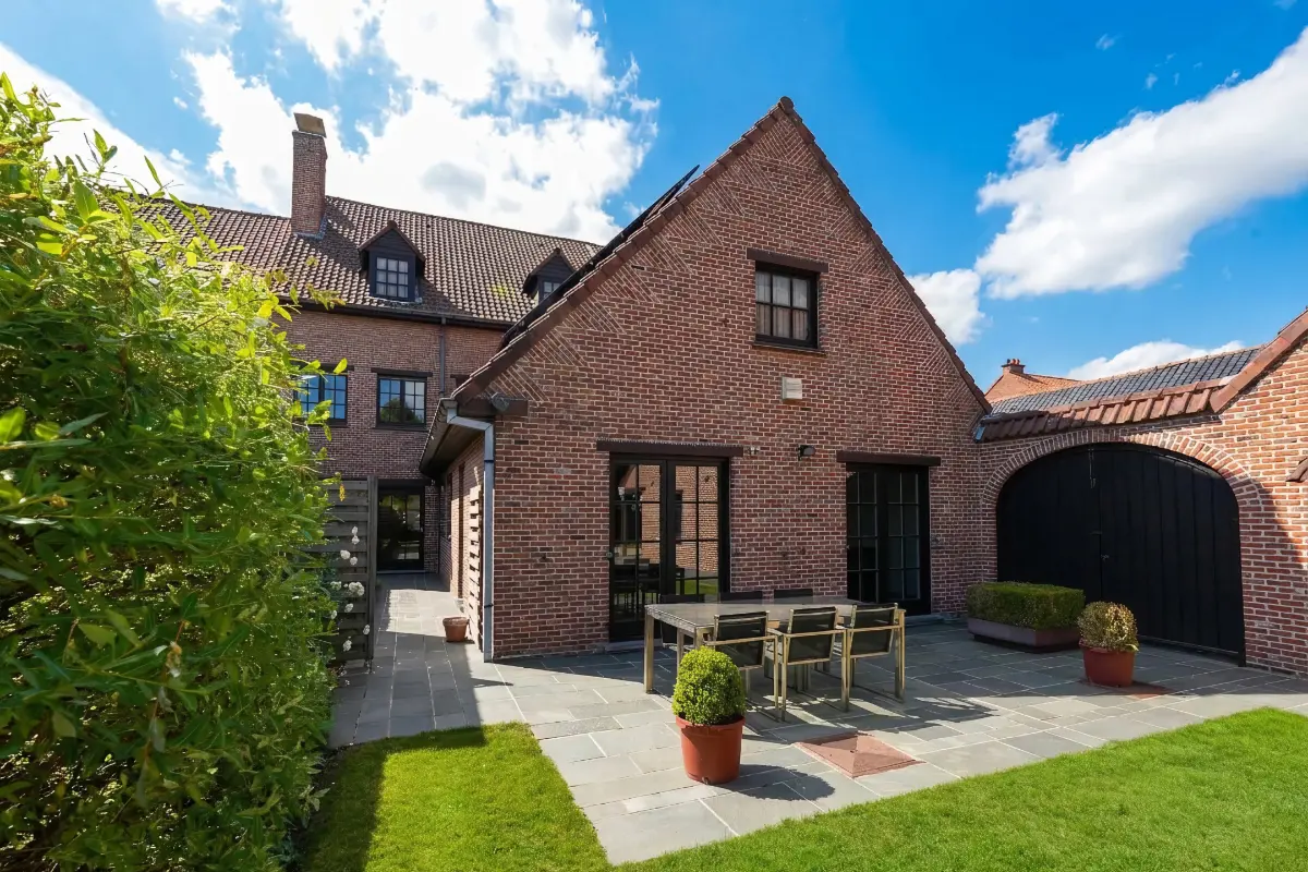 Villa te  koop in Aalbeke 8511 695000.00€ 3 slaapkamers 400.00m² - Zoekertje 807738