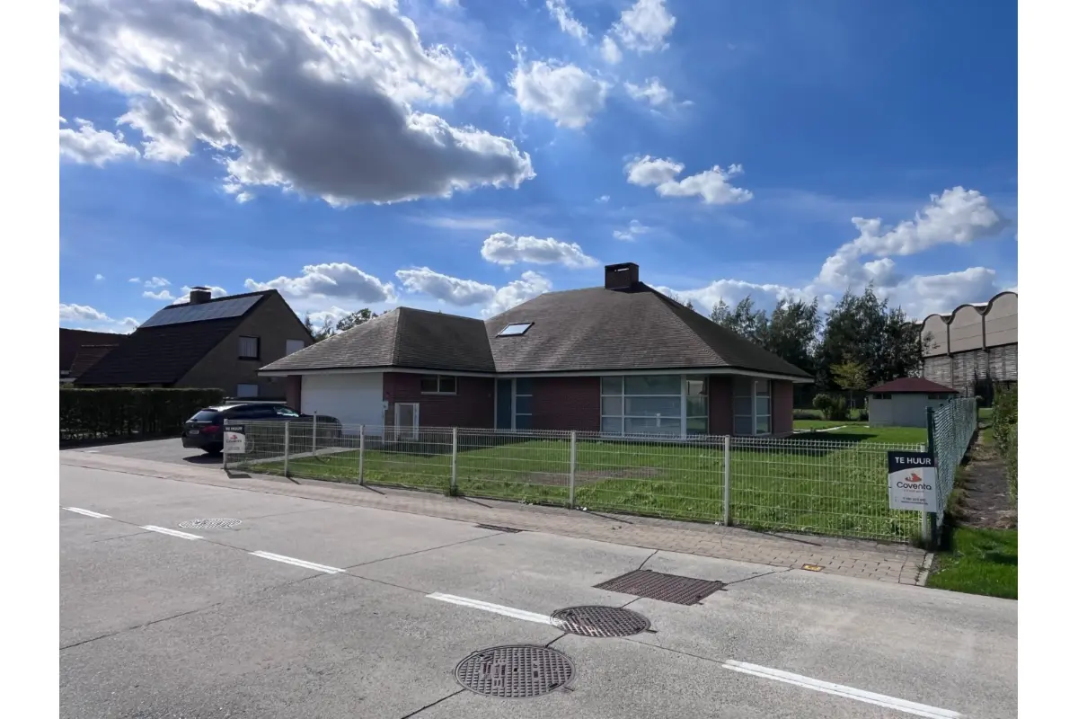 Villa te  huur in Roeselare 8800 1450.00€ 4 slaapkamers 285.00m² - Zoekertje 808381