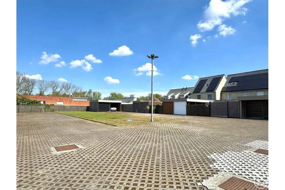 Parking & garage te  koop in Ingelmunster 8770 6000.00€  slaapkamers m² - Zoekertje 808980