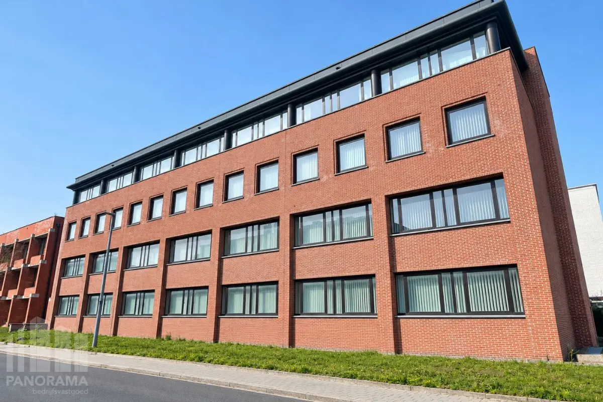 Handelszaak te  huur in Brugge 8000 17537.00€  slaapkamers 2806.00m² - Zoekertje 809804