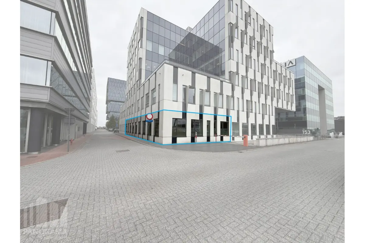 Handelszaak te  koop in Roeselare 8800 638000.00€  slaapkamers 319.00m² - Zoekertje 809802