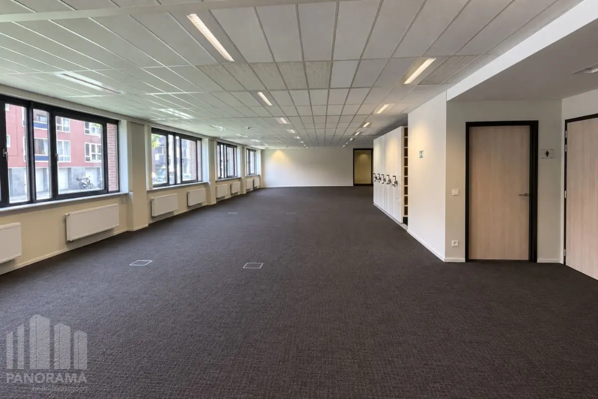 Handelszaak te  huur in Brugge 8000 3969.00€  slaapkamers 635.00m² - Zoekertje 809808