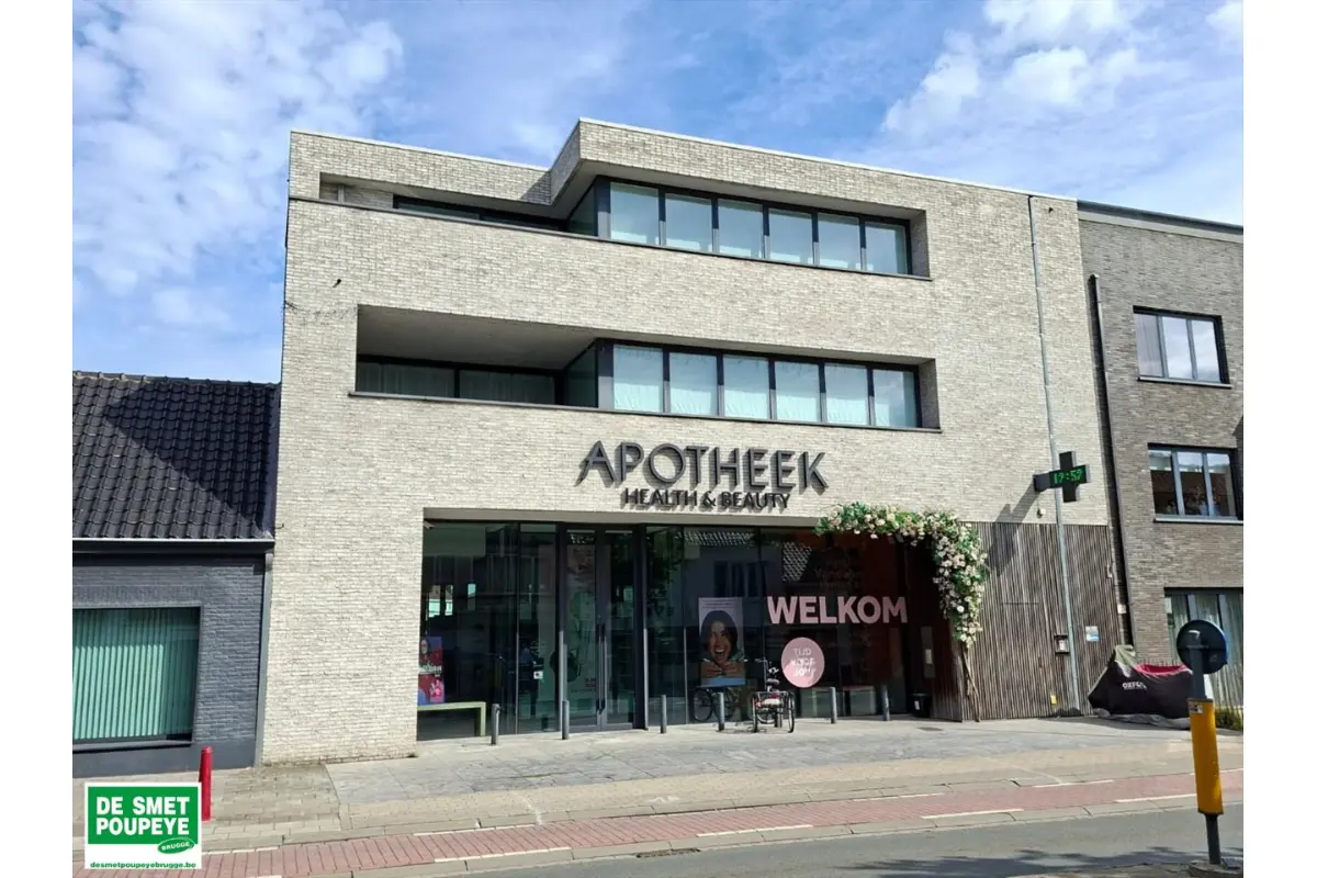 Appartement te  huur in Assebroek 8310 1325.00€ 3 slaapkamers m² - Zoekertje 810213