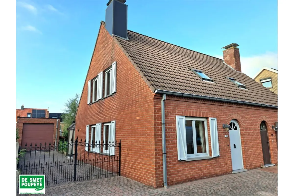 Huis te  koop in Assebroek 8310 360000.00€ 3 slaapkamers m² - Zoekertje 810650