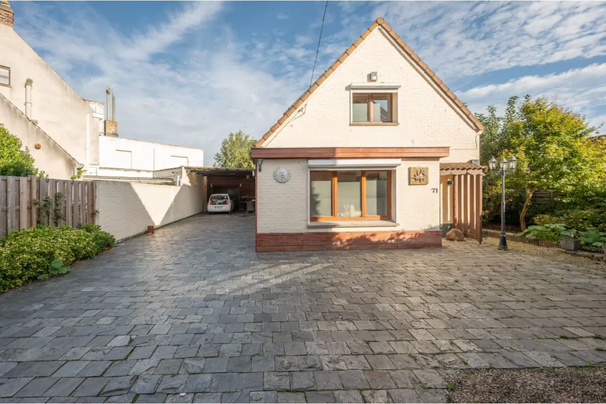 Huis te  koop in Sint-Michiels 8200 339000.00€ 2 slaapkamers 105.00m² - Zoekertje 810727