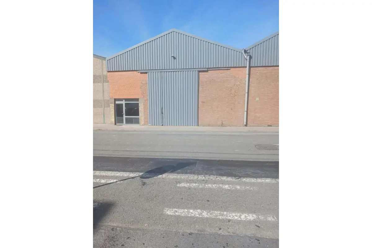 Handelszaak te  huur in Pervijze 8600 750.00€  slaapkamers m² - Zoekertje 812102