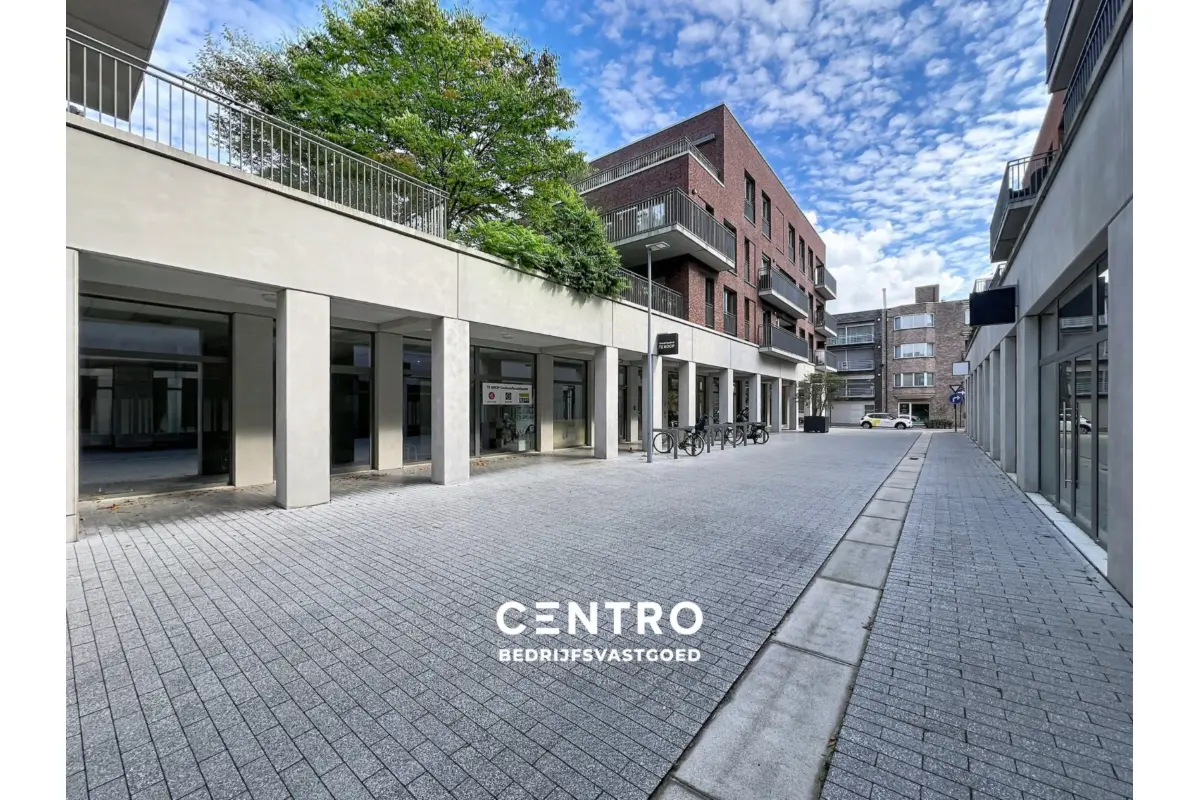 Handelszaak te  koop in Roeselare 8800 0.00€  slaapkamers 825.00m² - Zoekertje 813249