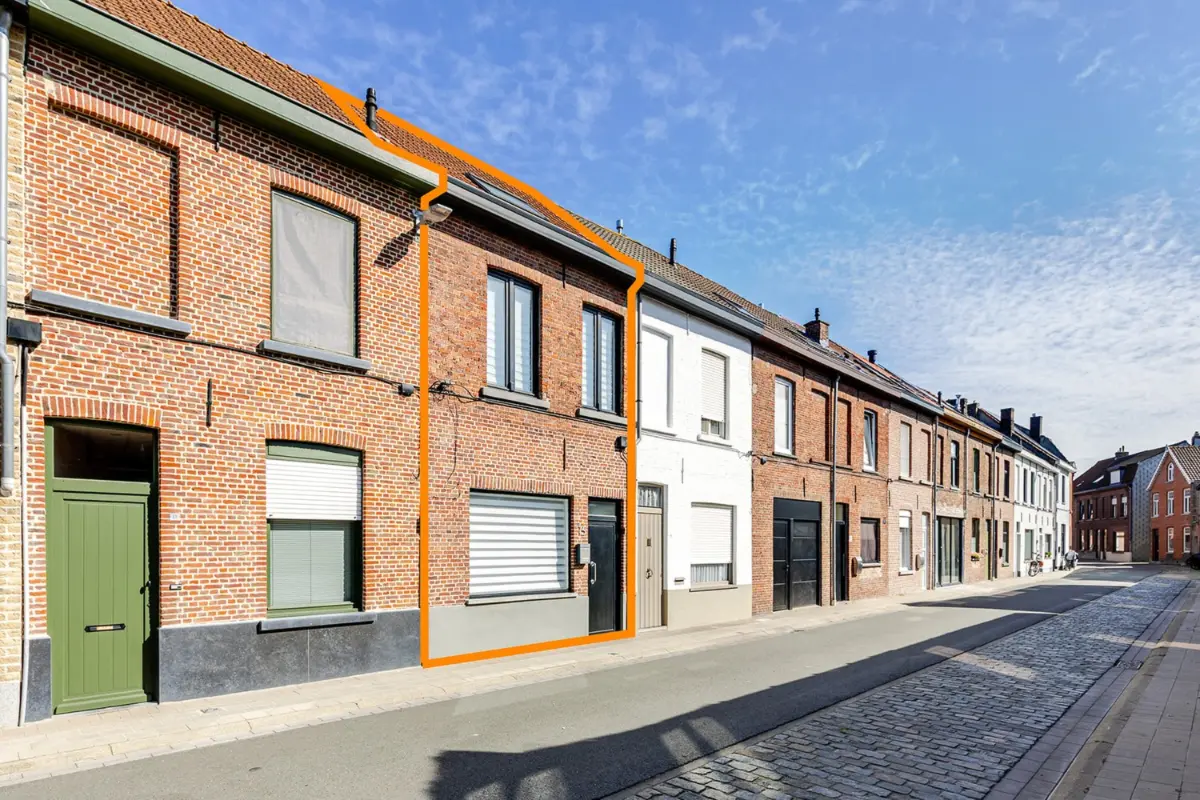 Huis te  koop in Assebroek 8310 315000.00€ 3 slaapkamers m² - Zoekertje 813991