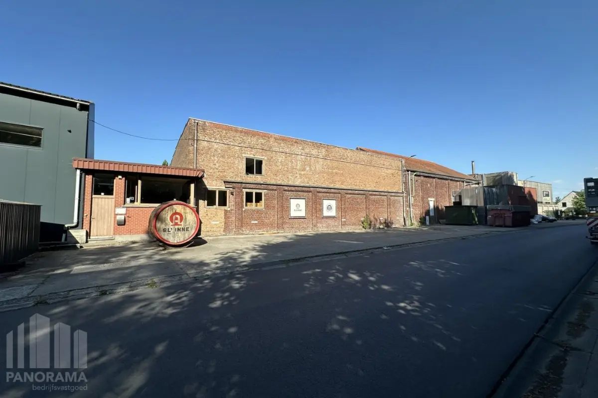 Handelszaak te  koop in Moen 8552 425000.00€  slaapkamers 670.00m² - Zoekertje 814568