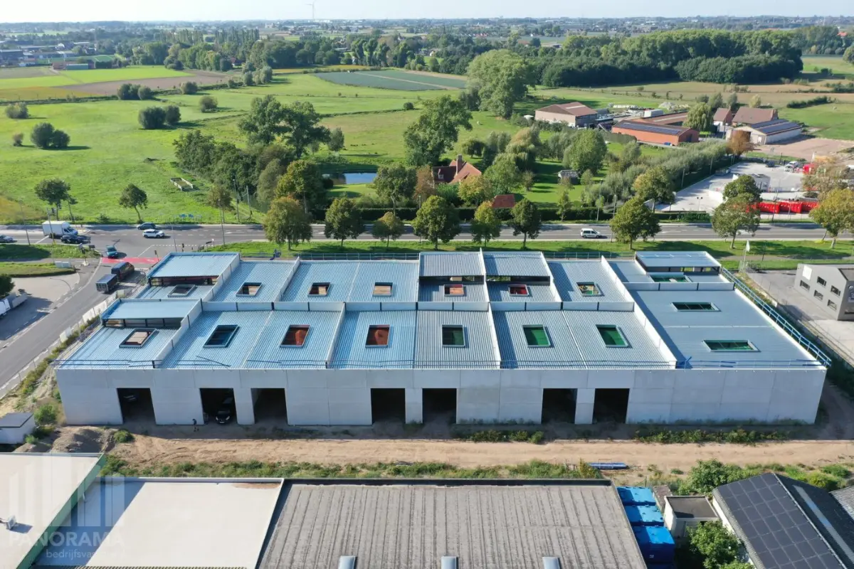 Handelszaak te  koop in Meulebeke 8760 341050.00€  slaapkamers 243.00m² - Zoekertje 815061