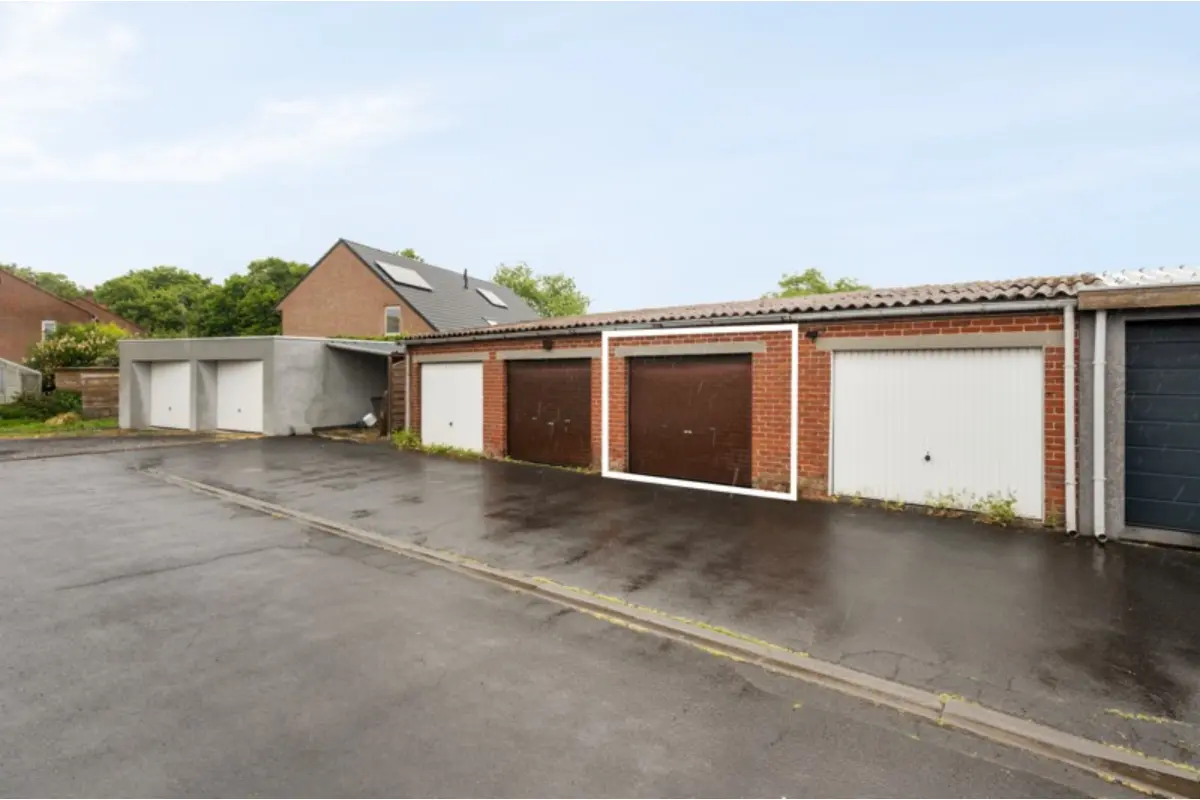 Parking & garage te  koop in Wervik 8940 25000.00€  slaapkamers m² - Zoekertje 815571