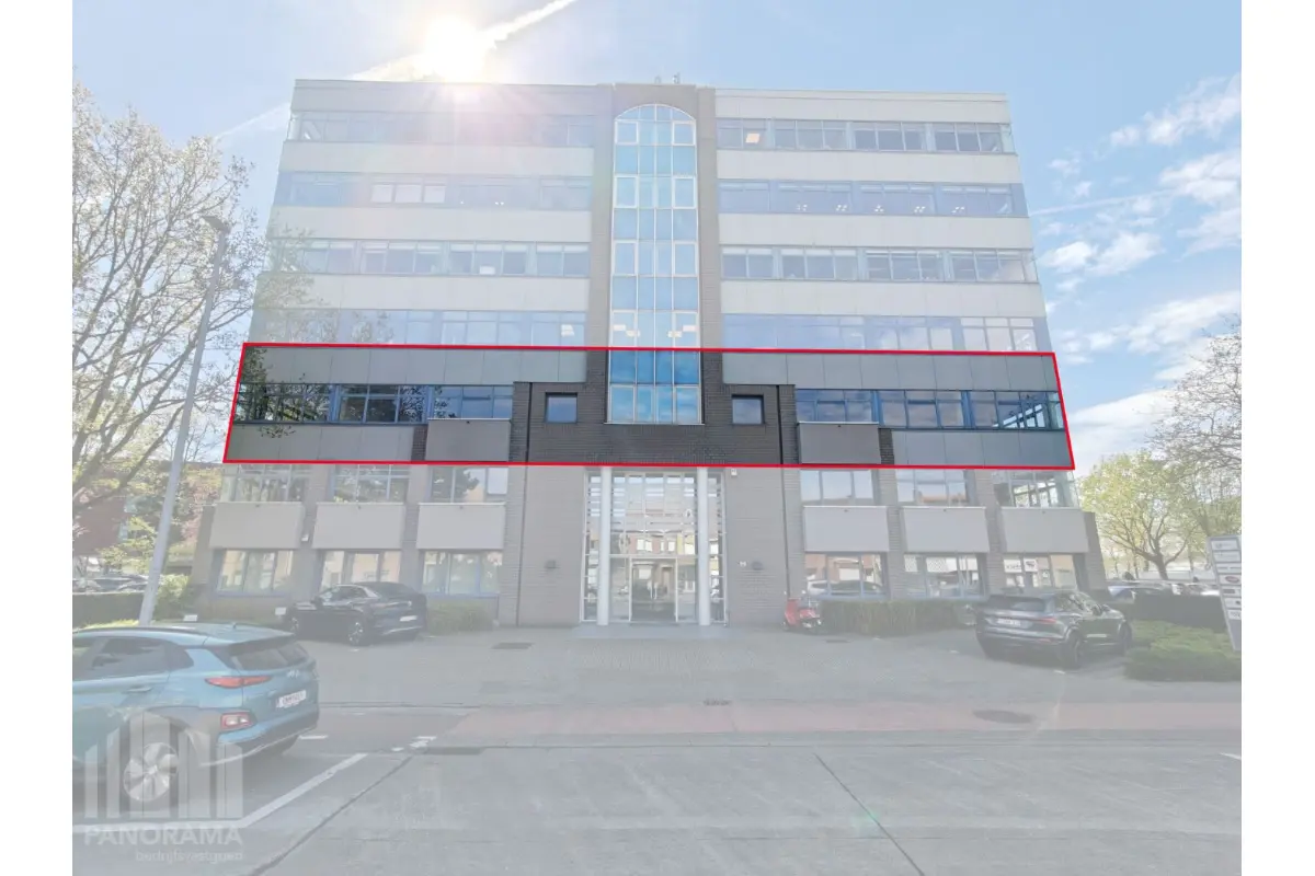 Handelszaak te  koop in Sint-Michiels 8200 583000.00€  slaapkamers 512.00m² - Zoekertje 815601