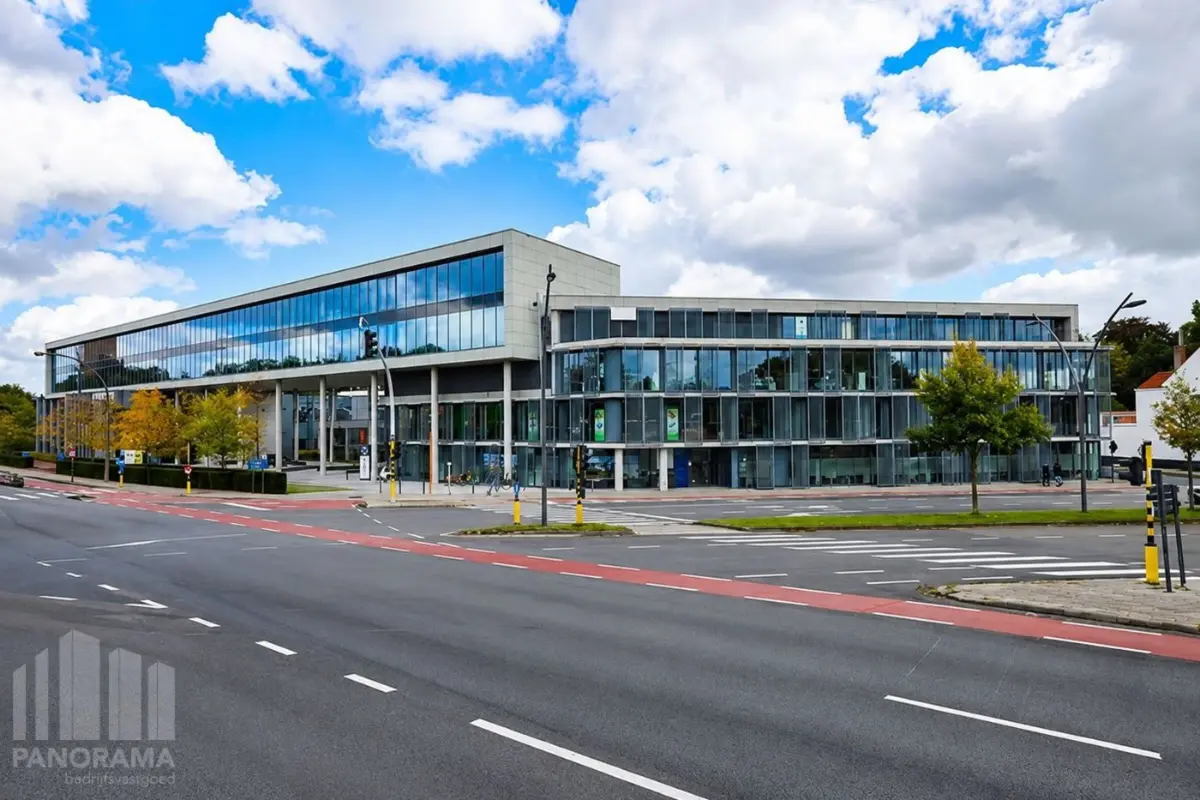 Handelszaak te  huur in Brugge 8000 3815.00€  slaapkamers 327.00m² - Zoekertje 816100