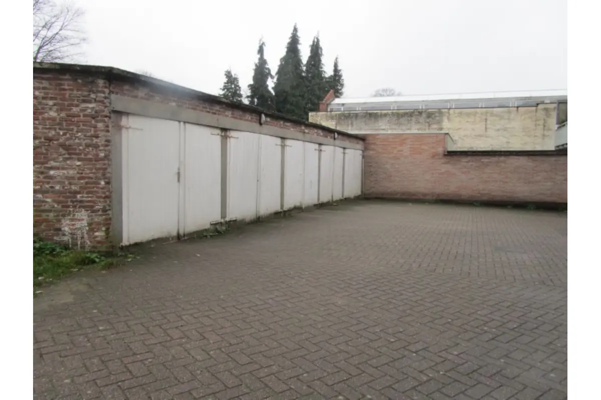 Parking & garage te  huur in Sint-Kruis 8310 95.00€  slaapkamers m² - Zoekertje 817691