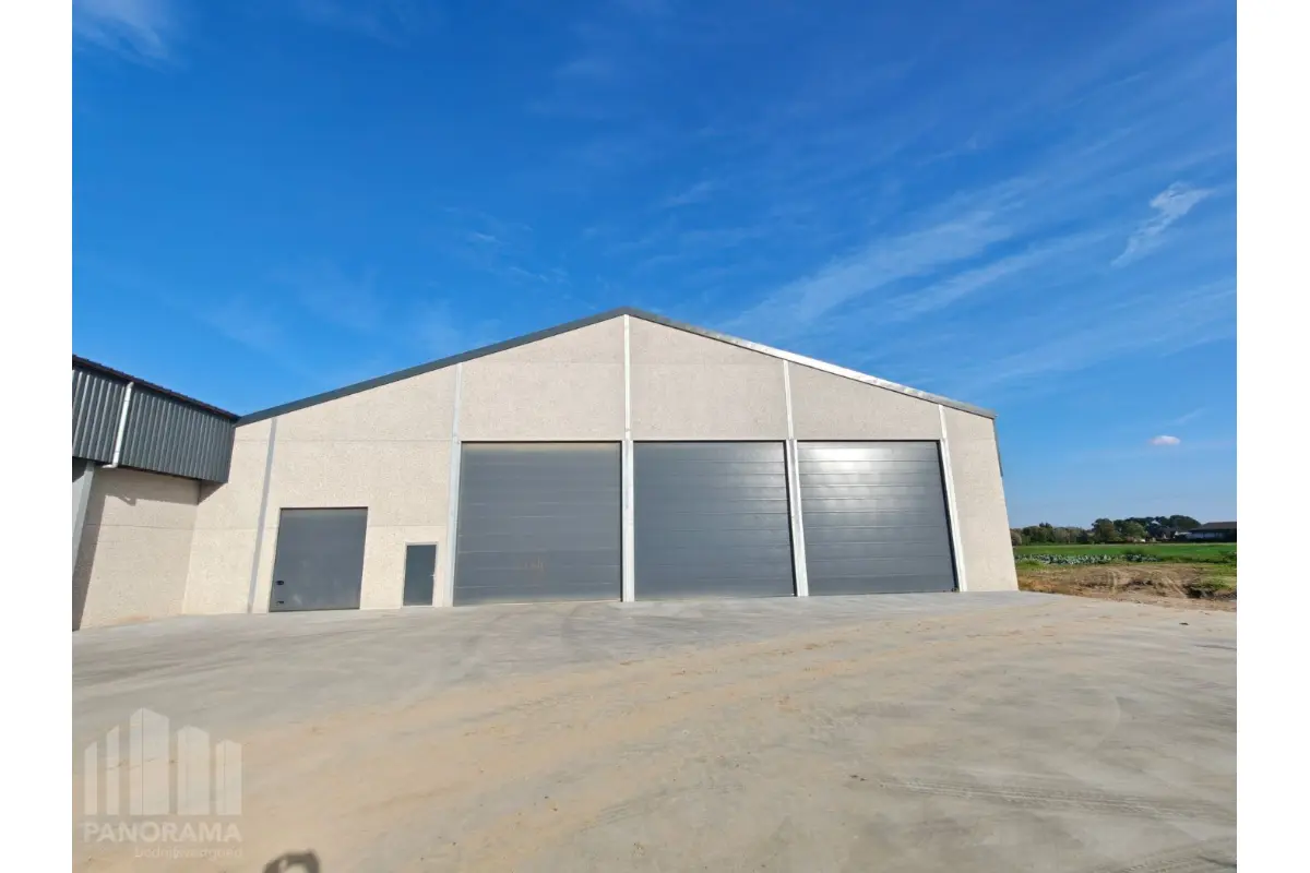 Handelszaak te  huur in Oostkamp 8020 6300.00€  slaapkamers 2100.00m² - Zoekertje 817720