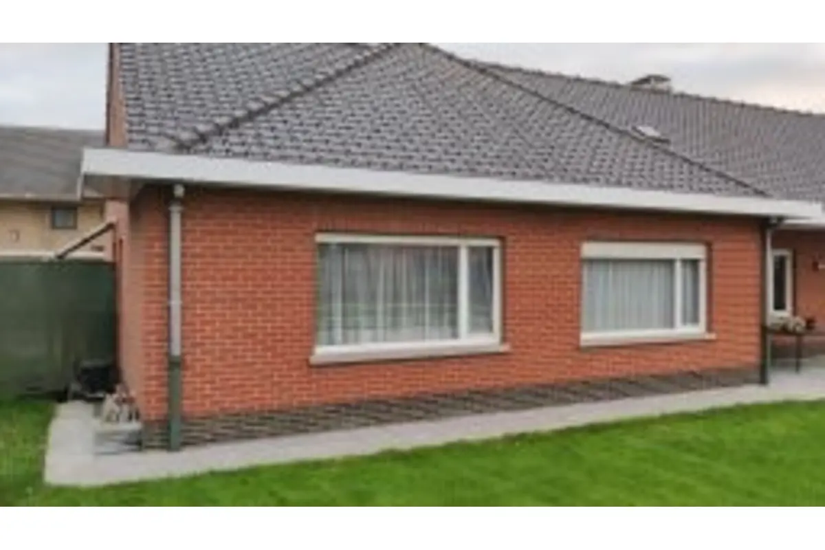 Bungalow te  koop in Zonnebeke 8980 310000.00€ 2 slaapkamers 156.00m² - Zoekertje 817848