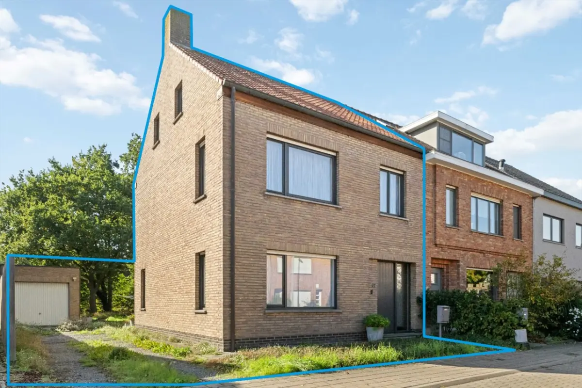 Huis te  koop in Assebroek 8310 399000.00€ 3 slaapkamers 197.00m² - Zoekertje 818454