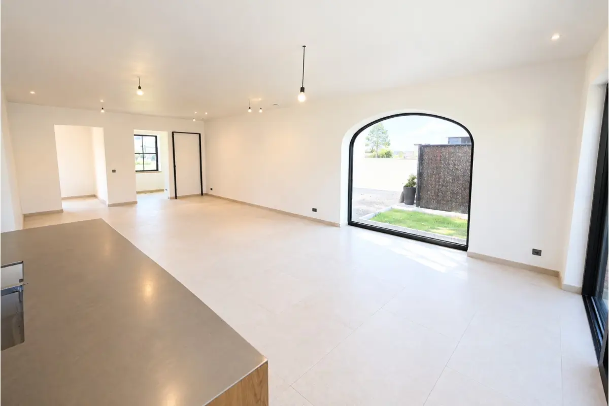 Huis te  huur in Beernem 8730 1300.00€ 3 slaapkamers m² - Zoekertje 818422