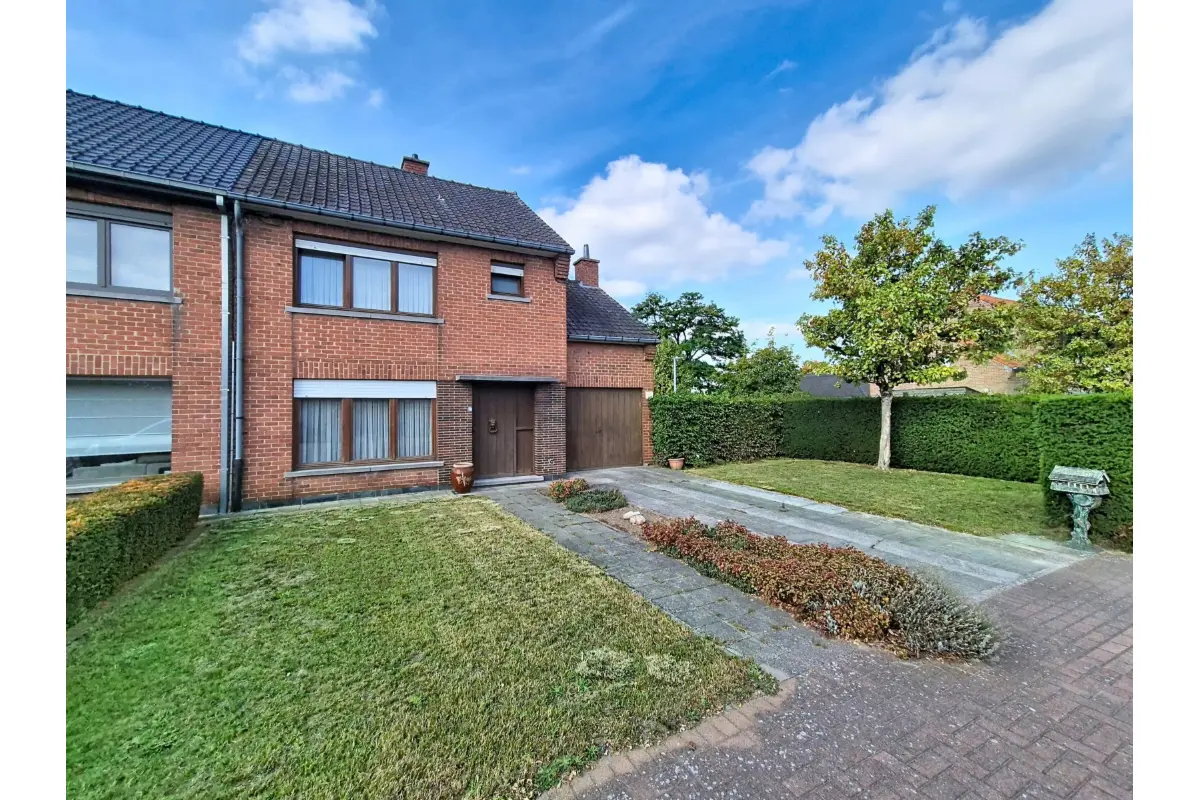 Huis te  koop in Ooigem 8710 174000.00€ 4 slaapkamers 150.00m² - Zoekertje 818961