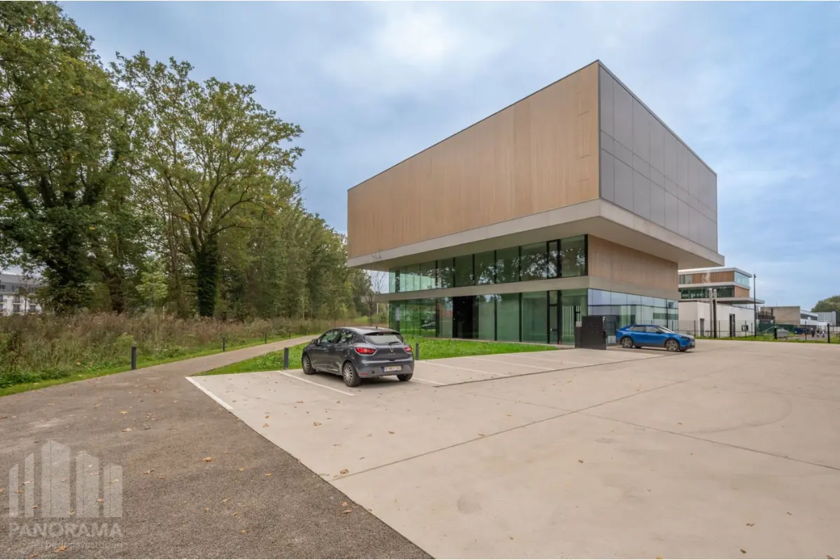 Handelszaak te  huur in Oostkamp 8020 0.00€  slaapkamers 881.00m² - Zoekertje 819787