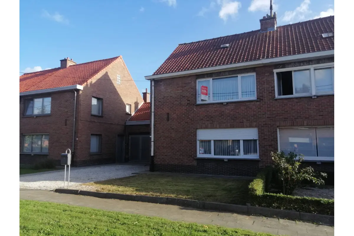 Huis te  koop in Marke 8510 130000.00€ 4 slaapkamers m² - Zoekertje 820486