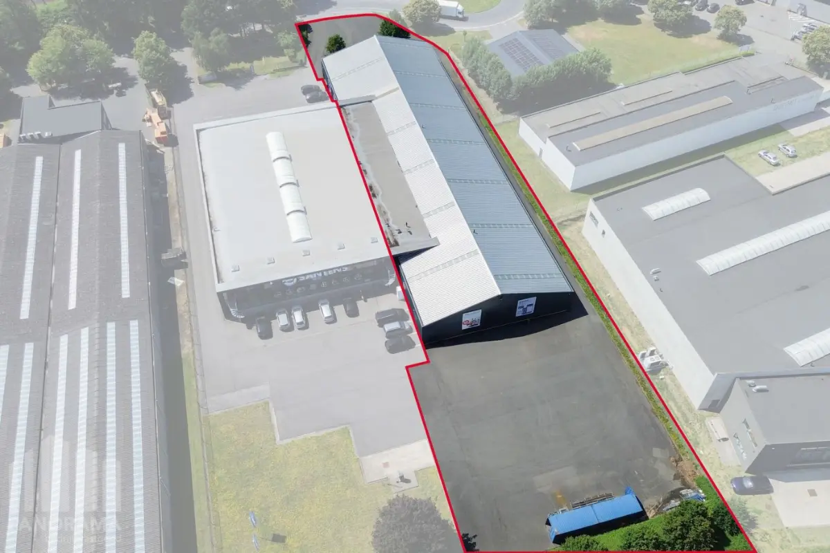 Handelszaak te  huur in Brugge 8000 8500.00€  slaapkamers 2000.00m² - Zoekertje 820725