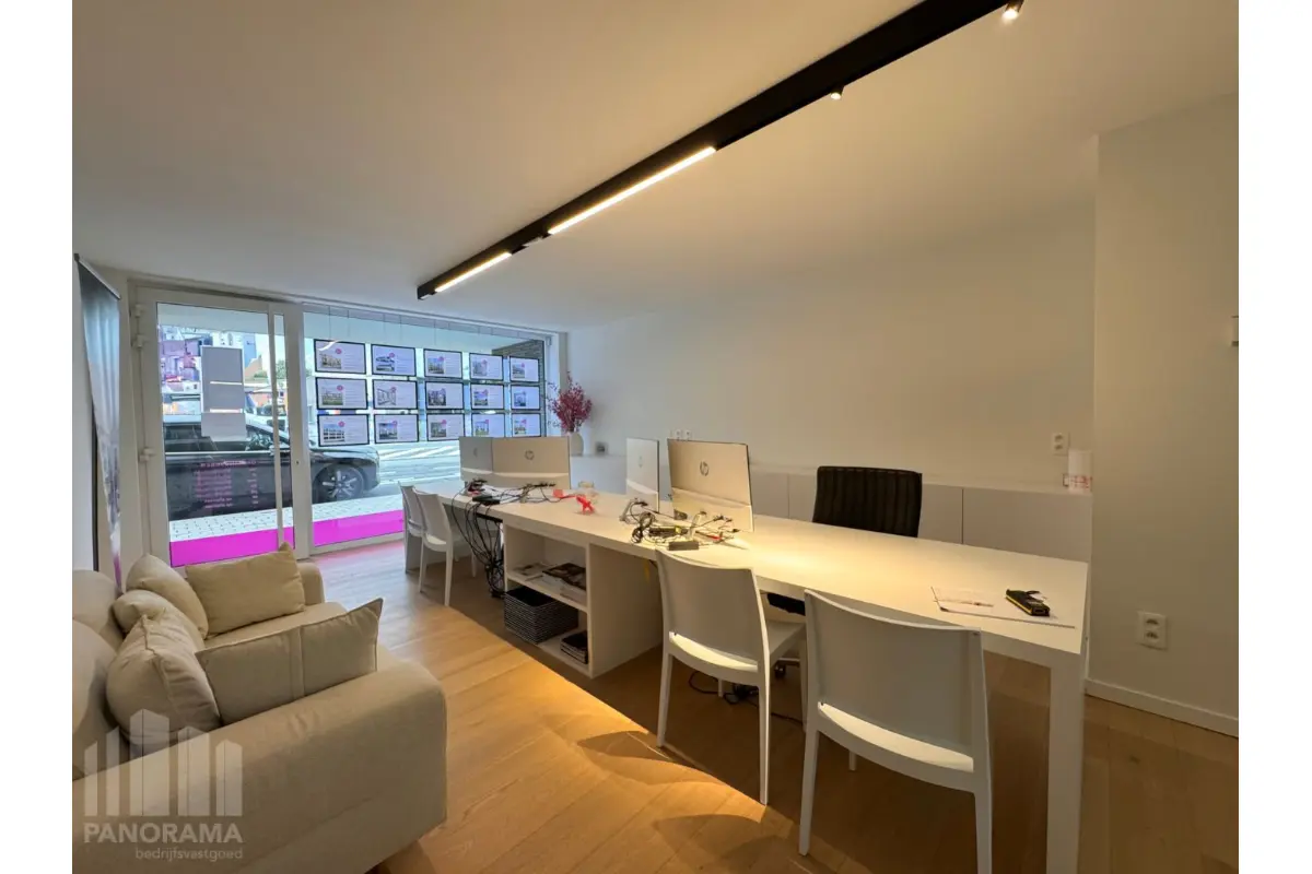 Handelszaak te  huur in Roeselare 8800 1110.00€  slaapkamers 98.00m² - Zoekertje 821496