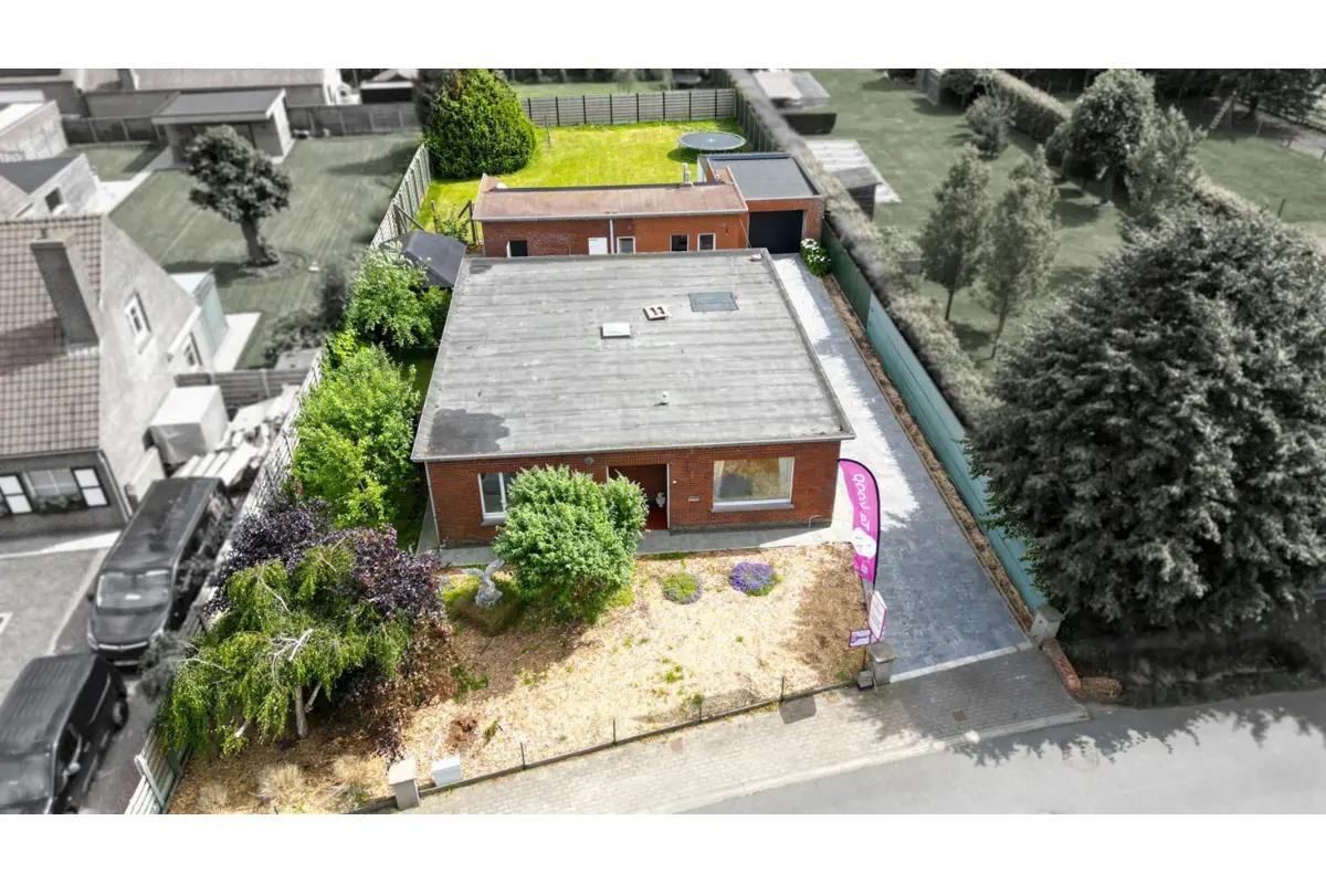 Huis te  koop in Oostkamp 8020 324800.00€ 3 slaapkamers 228.60m² - Zoekertje 820859