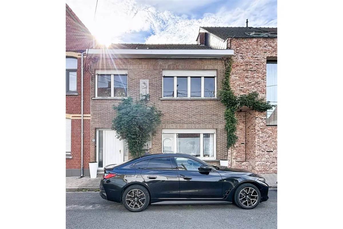 Huis te  koop in Roeselare 8800 259000.00€ 3 slaapkamers 185.00m² - Zoekertje 822455