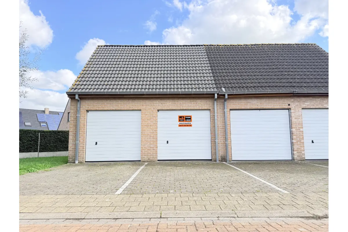 Parking & garage te  koop in Adinkerke 8660 85000.00€  slaapkamers m² - Zoekertje 822377