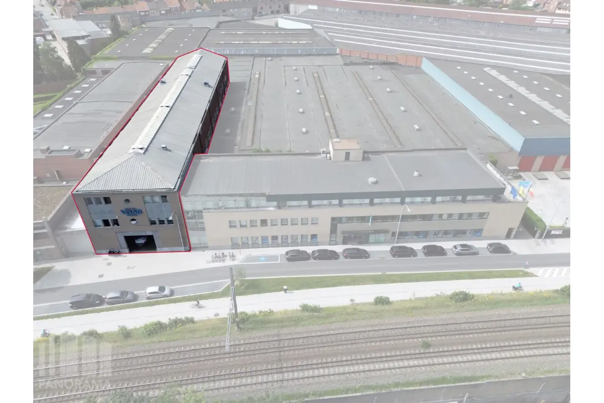 Handelszaak te  koop in Roeselare 8800 875000.00€  slaapkamers 3300.00m² - Zoekertje 823176