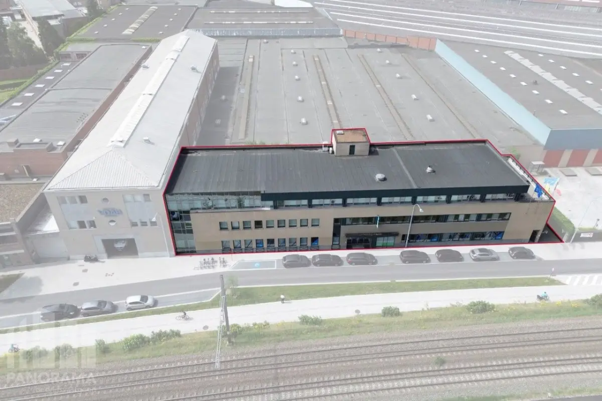 Handelszaak te  koop in Roeselare 8800 2370000.00€  slaapkamers 2700.00m² - Zoekertje 823177