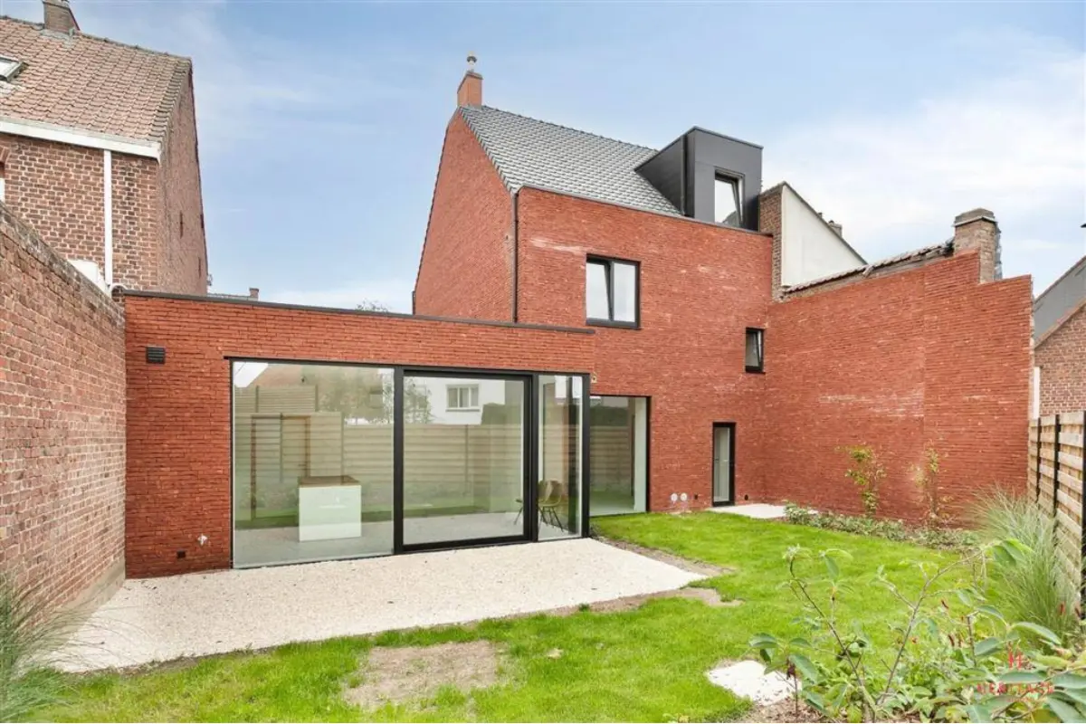 Huis te  koop in Moen 8552 430000.00€ 3 slaapkamers 223.00m² - Zoekertje 822758