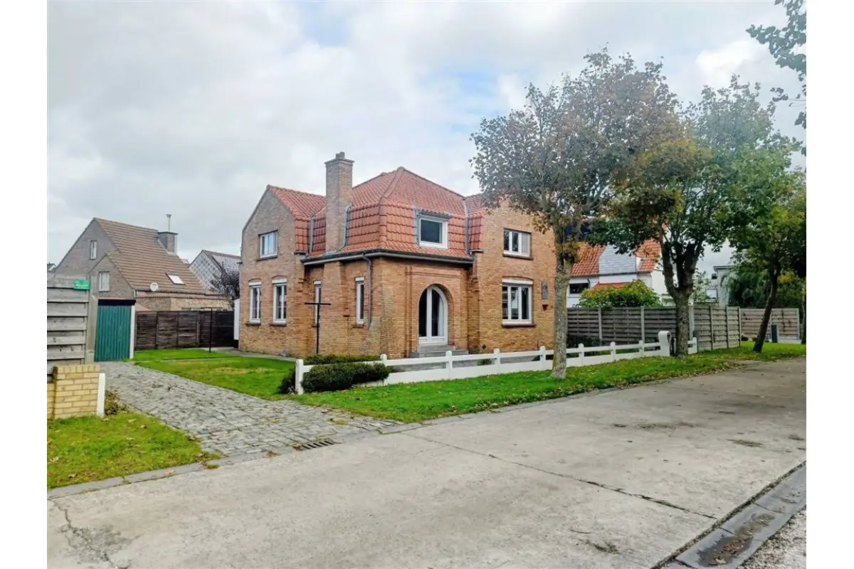 Huis te  koop in De Haan 8420 415000.00€ 4 slaapkamers 210.00m² - Zoekertje 823277