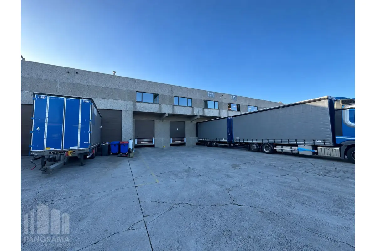 Handelszaak te  huur in Rekkem 8930 0.00€  slaapkamers 1600.00m² - Zoekertje 823979