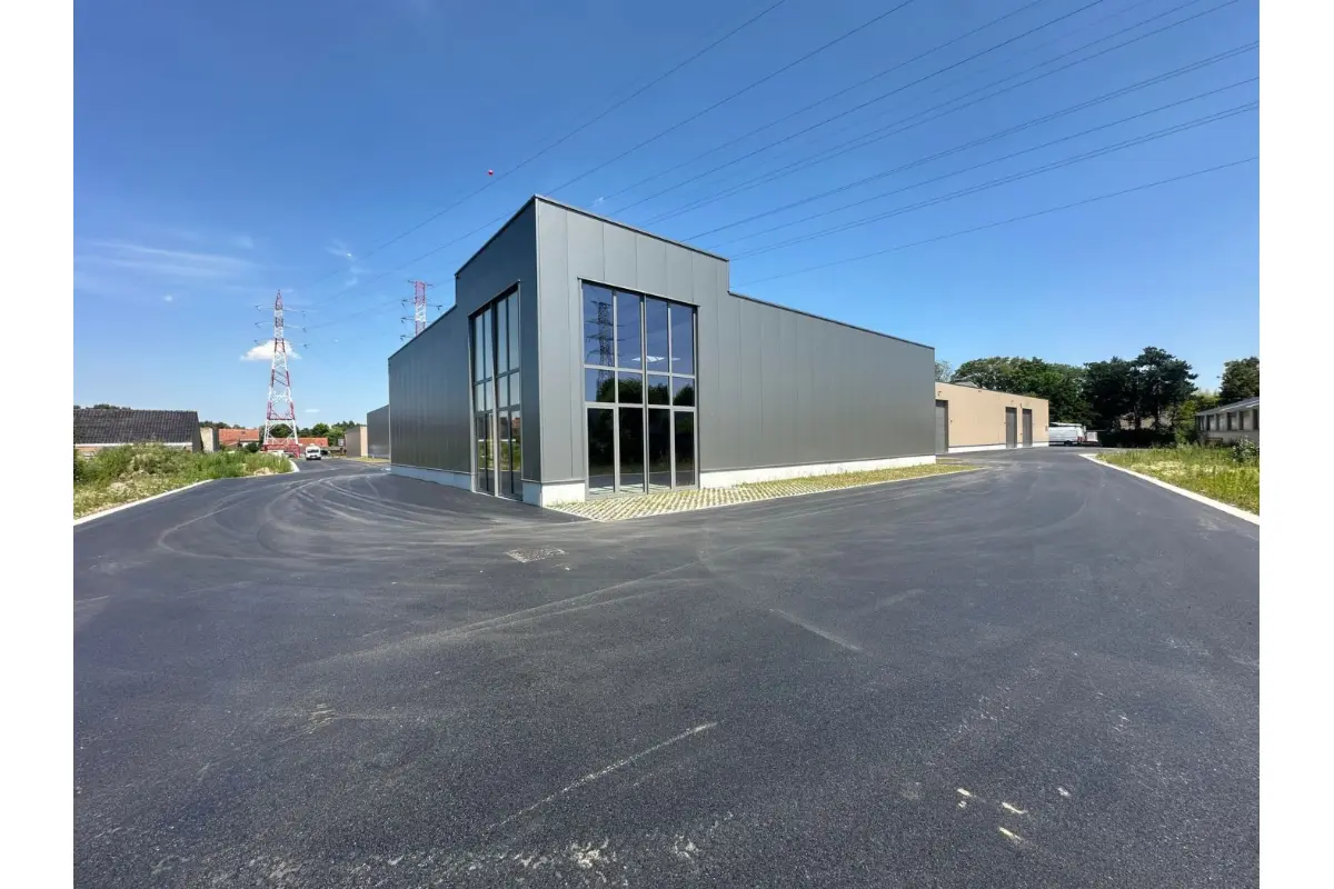 Handelszaak te  koop in Wevelgem 8560 549000.00€  slaapkamers 384.00m² - Zoekertje 823983
