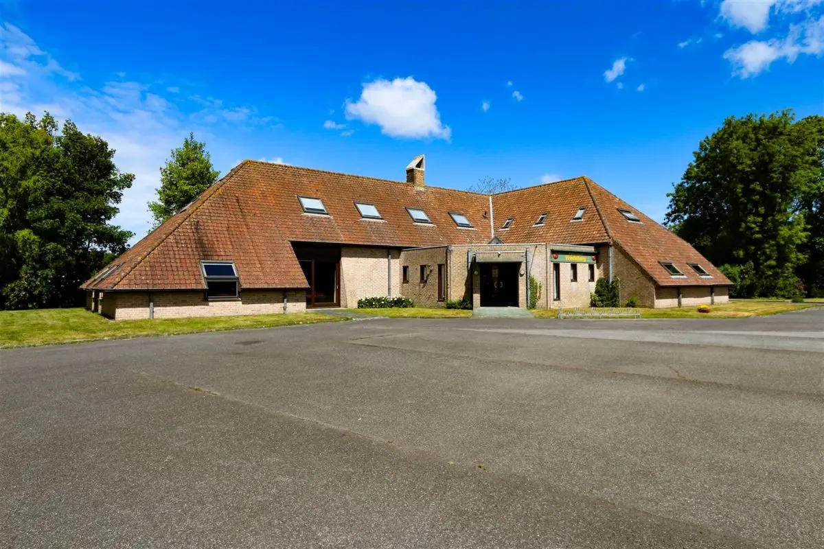Huis te  koop in Oudenburg 8460 920000.00€ 6 slaapkamers m² - Zoekertje 824099