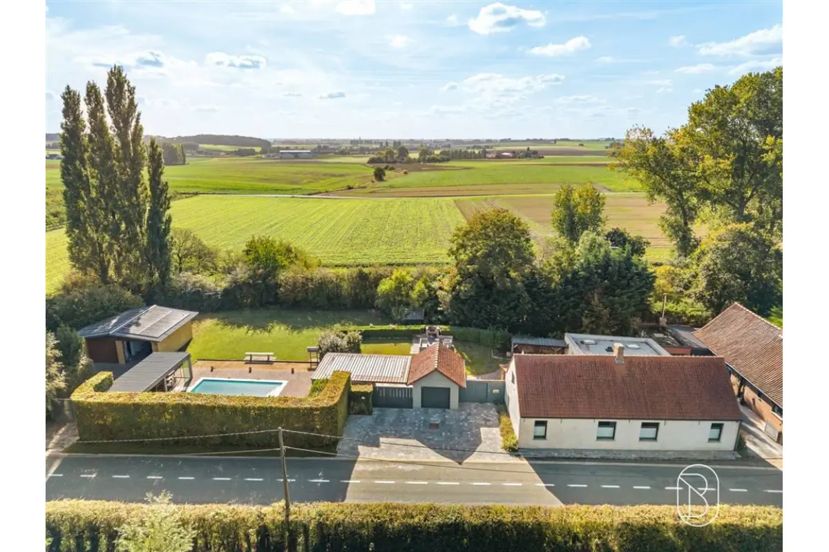 Huis te  koop in Sint-Denijs 8554 590000.00€ 5 slaapkamers 274.00m² - Zoekertje 824988