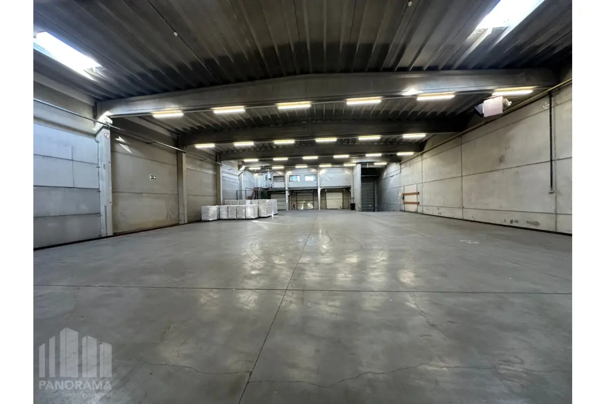 Handelszaak te  huur in Rekkem 8930 0.00€  slaapkamers 2100.00m² - Zoekertje 825075